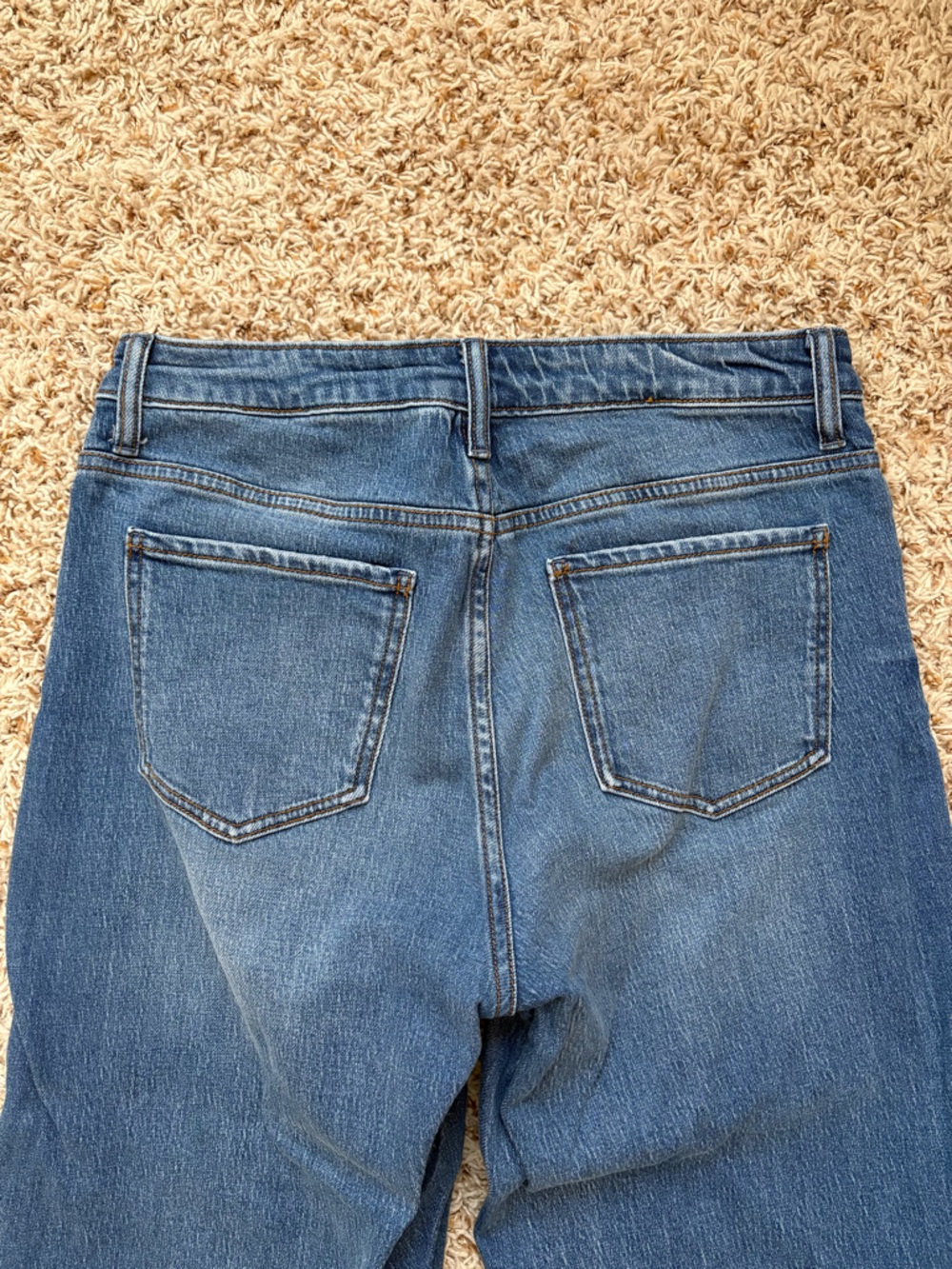 Quince Straight-Leg Women's Jeans in Medium Blue - Picture 8 of 8